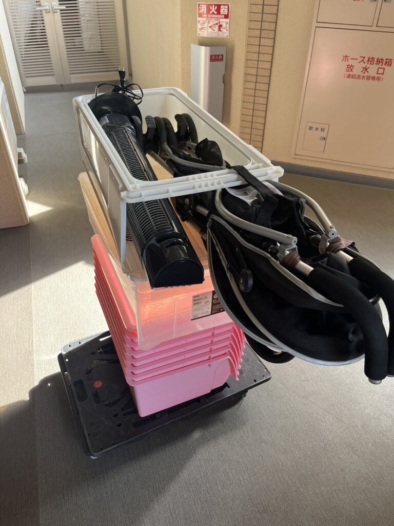 和歌山市で不用品回収(ベビーカー・電気ストーブ・収納プラケース)を回収致しました