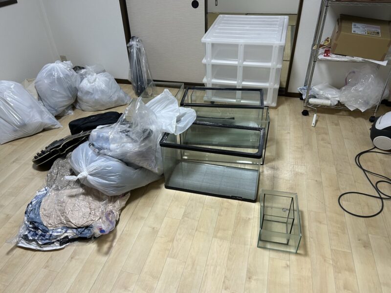 和歌山市で不用品回収(生活雑貨・プラケース・ラック・小型家電・水槽など)致しました