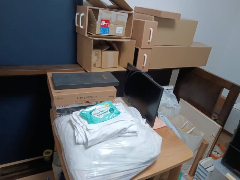 和歌山市で不用品回収(テーブル・椅子・モニター・ベッド・収納ケース)を回収致しました